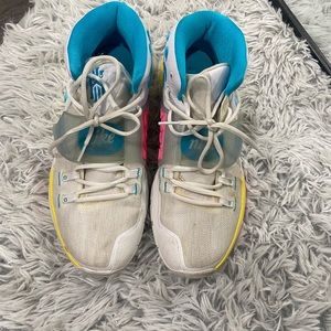 Kyrie 6 ‘Neon Graffiti’